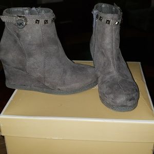 Kids wedge booties